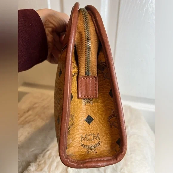 MCM VICETOS LEATHER CLUTCH - Picture 8 of 16